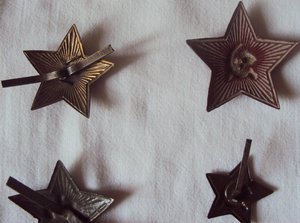 Знак краскома, и звёзды разные.
