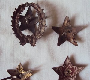 Знак краскома, и звёзды разные.
