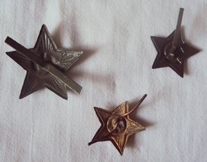 Знак краскома, и звёзды разные.