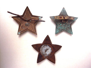 Знак краскома, и звёзды разные.