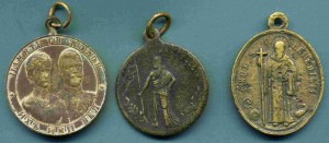 Три жетона разных