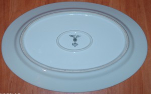 Блюдо + тарелки - фашисты