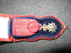 ОРДЕН ПОЧЕТНОГО ЛЕГИОНА В ЗОЛОТЕ И АЛМАЗАХ.