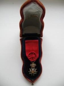 ОРДЕН ПОЧЕТНОГО ЛЕГИОНА В ЗОЛОТЕ И АЛМАЗАХ.