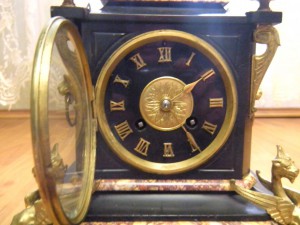Интересные часы.!9 век.
